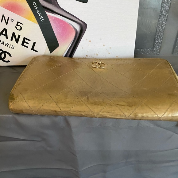 CHANEL - Picture 5 of 8